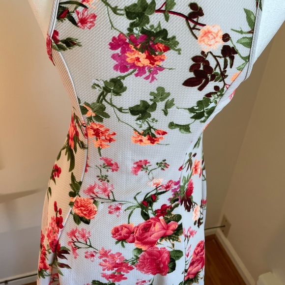 White, Floral, Mini Dress! - Picture 4 of 7